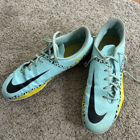 Nike Shoes Womans Nike Soccer Cleats Size 7 Poshmark